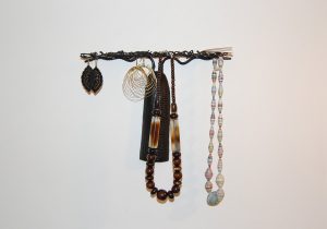 Porte bijoux mural