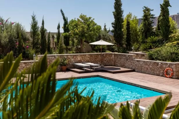 Piscine : sur quels critères choisir le bon modèle pour son jardin ?