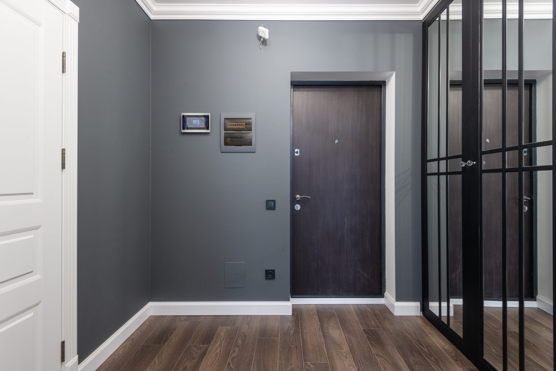 Comment aménager une entrée sans placard : astuces et solutions de rangement